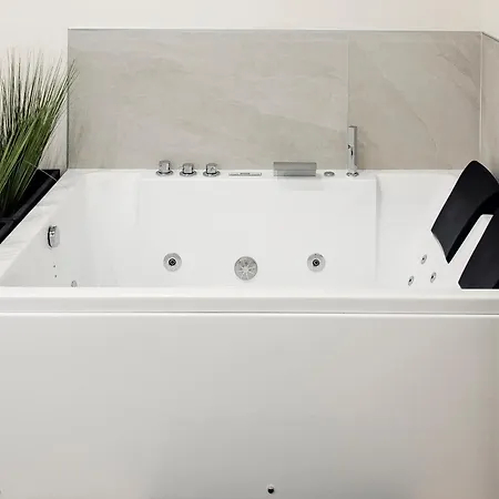 Rehouse - Luxury W Jacuzzi * Molfetta